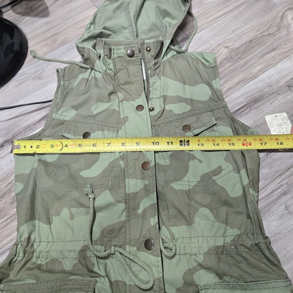 Junior's Mudd camo zip-up vest NWT - Picture 10 of 12